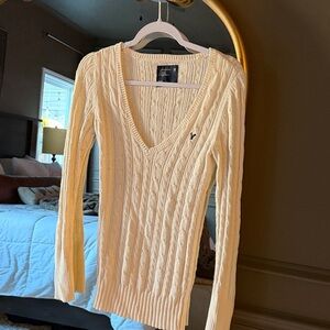 American Eagle Outfitters V-Neck Sweater in Cream